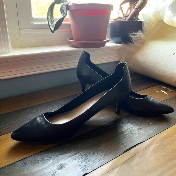 Donald J Pliner Black Leather Dress Pumps - Picture 1 of 6